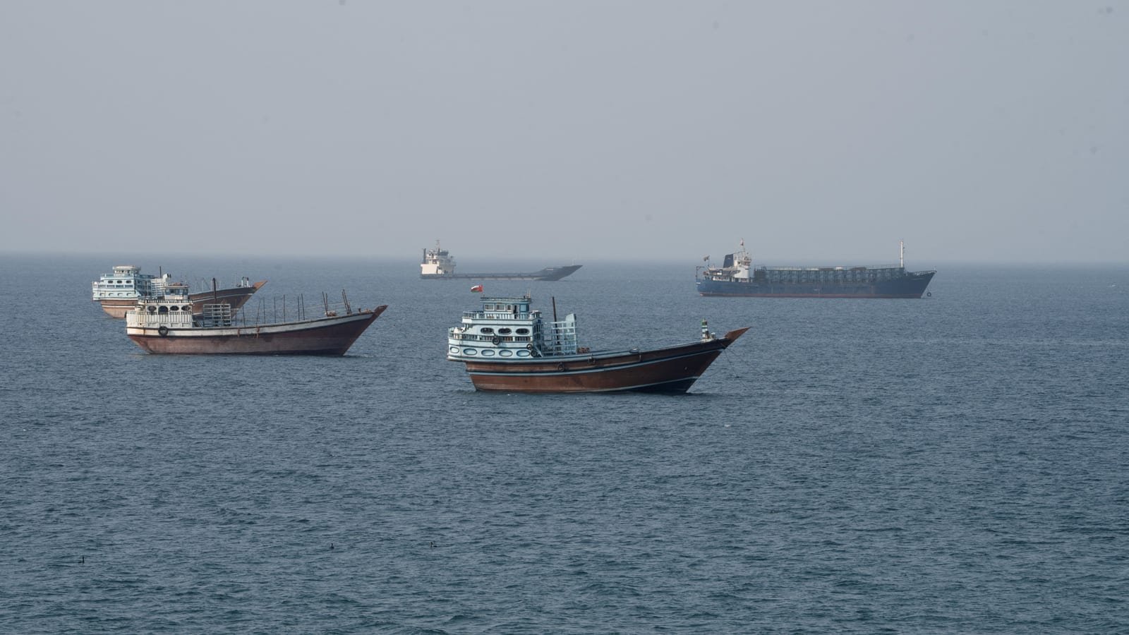 Golfo Pérsico investe bilhões para reduzir dependência do Estreito de Ormuz