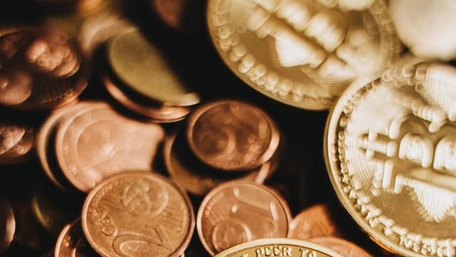 'Faraó dos Bitcoins' admite manipulação de mercado em depoimento; julgamento avança