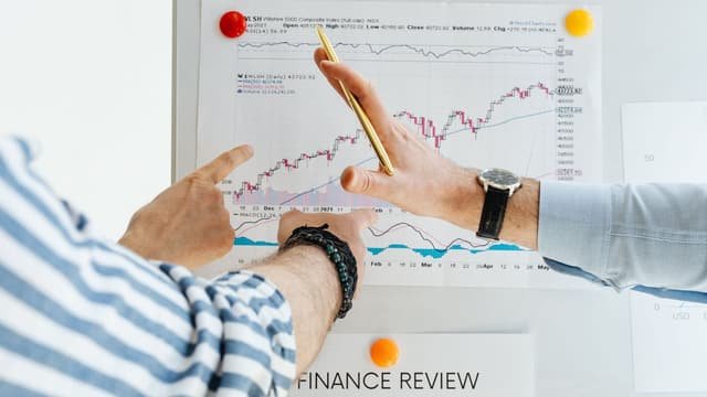 Consórcio vale a pena? Compare com financiamento e investimento