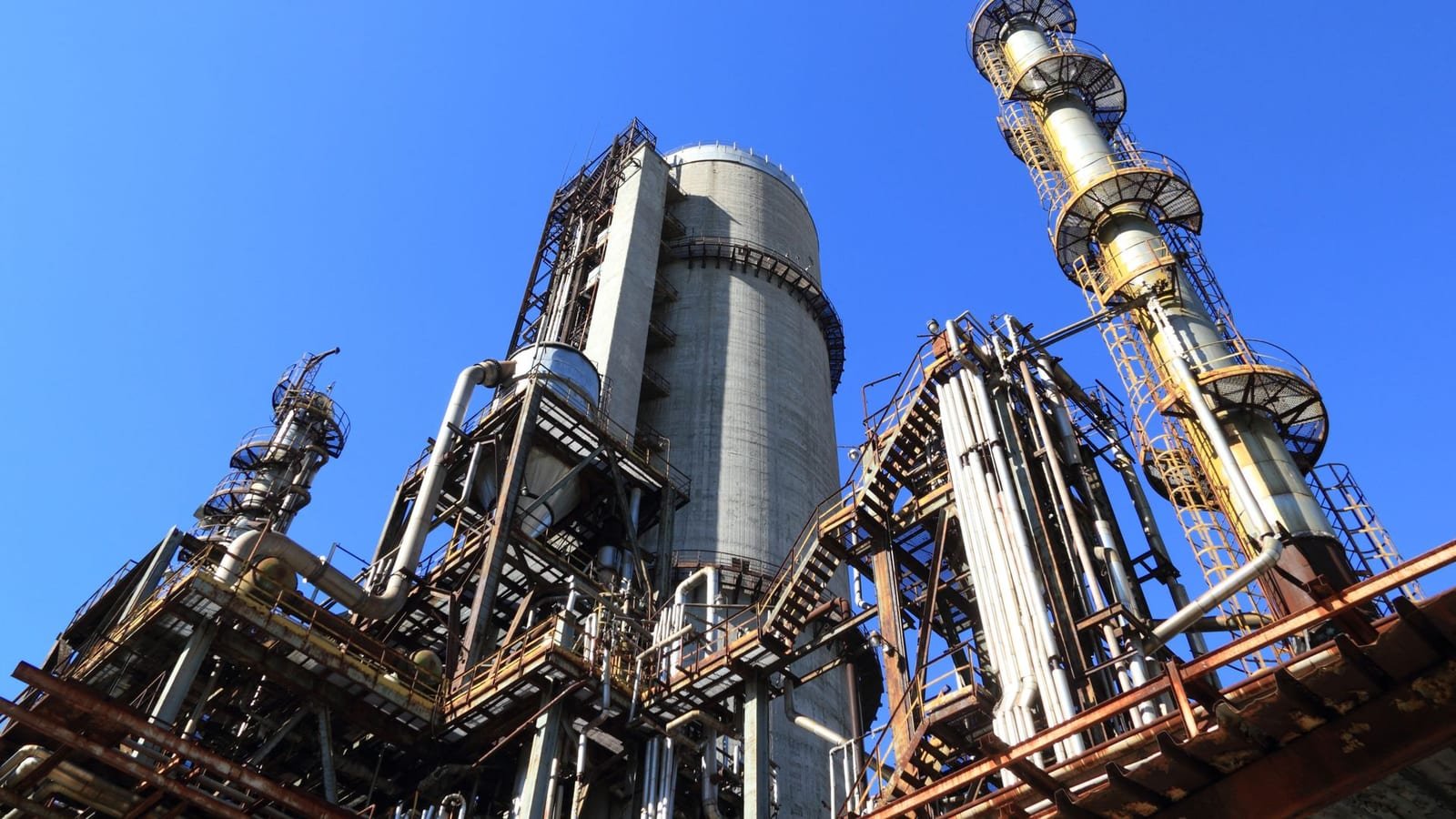 Petróleo acima de US$ 102 pressiona futuros de NY e eleva risco de inflação